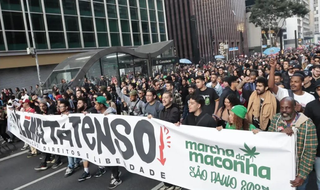 Leia mais sobre o artigo Marcha da Maconha reúne público a favor da legalização da cannabis
