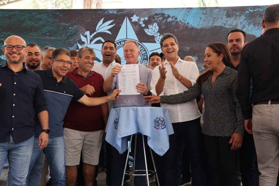 Leia mais sobre o artigo Governo anuncia edital para pavimentação da Rodovia ES-484 e mais investimentos em Afonso Cláudio