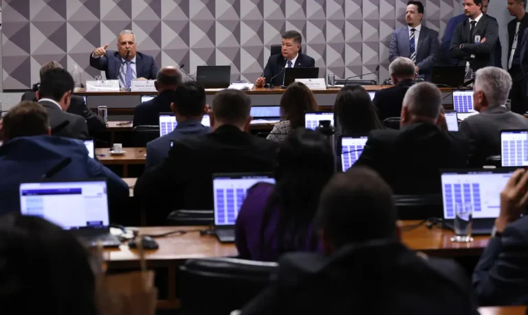 Mendonça proíbe CPMI do INSS de acessar dados de Vorcaro em sala-cofre