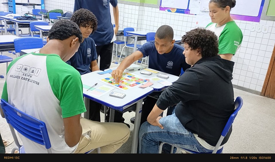 Leia mais sobre o artigo Estudantes da Escola Wallace Castello Dutra participam de atividade sobre gestão de estoques e logística
