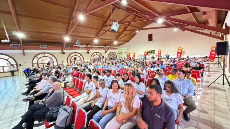 COM AUDITÓRIO LOTADO EM SÃO MATEUS, “ENCONTRO DAS ÁGUAS” REÚNE LIDERANÇAS E DEBATE PLANOS DE CRISE CONTRA A ESTIAGEM