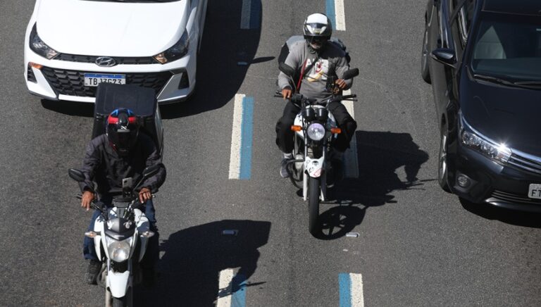 STF suspende exigência de seguro adicional para mototáxi