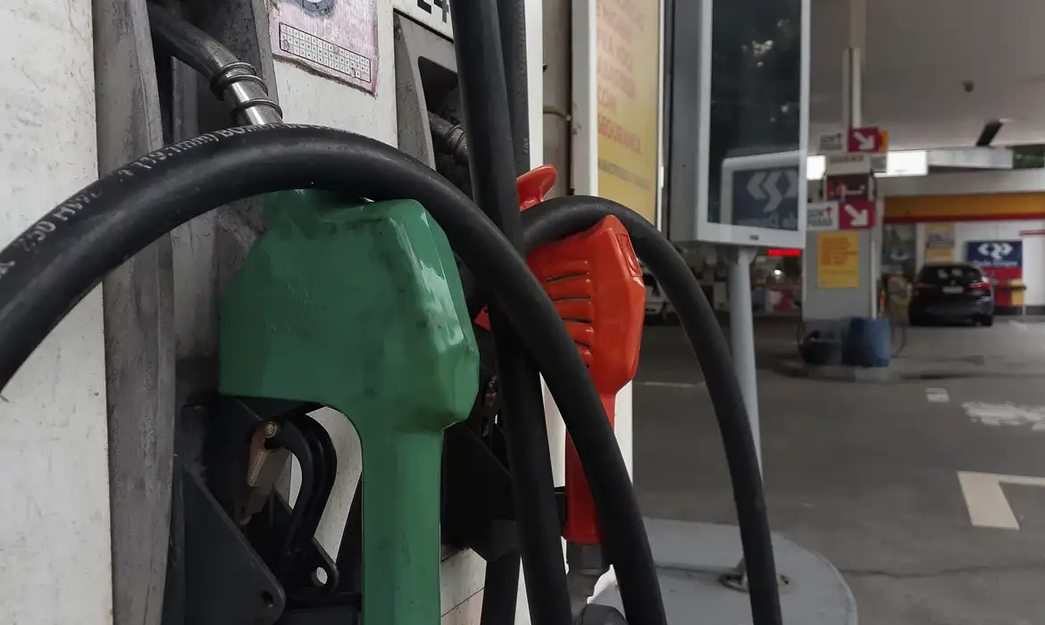 Leia mais sobre o artigo Segunda maior refinaria do país reduz preço da gasolina em 11,3%