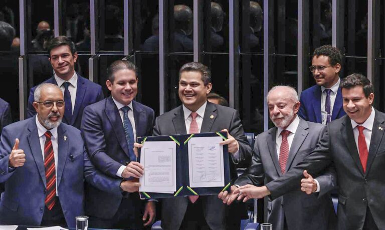 Congresso promulga emenda do fim da 6×1; escala 5×2 começa em 60 dias
