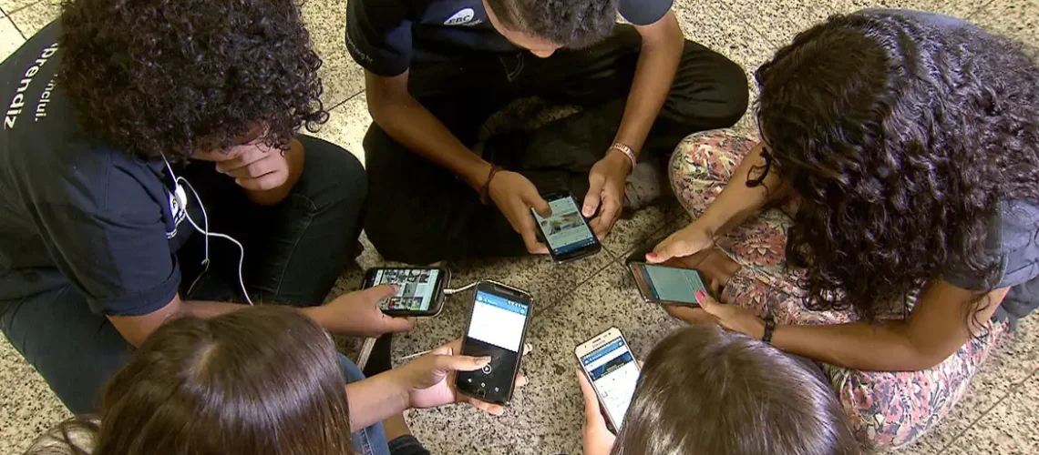 Adolescentes-e-redes-sociais