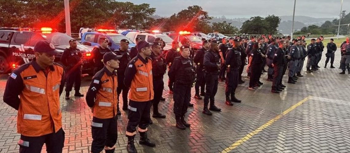 Os equipamentos culturais reabilitados no Centro Histórico de Vitória representam a oportunidade de transformar patrimônios arquitetônicos em vetores de dinamização cultural e econômica, incentivando o turismo, a educação patrimonial e a valorização da - 3