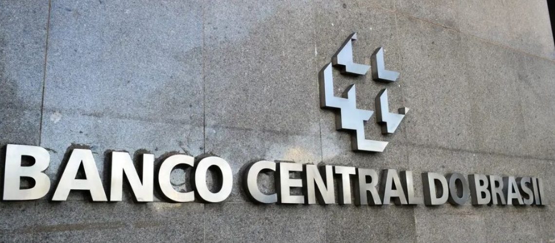 Os equipamentos culturais reabilitados no Centro Histórico de Vitória representam a oportunidade de transformar patrimônios arquitetônicos em vetores de dinamização cultural e econômica, incentivando o turismo, a educação patrimonial e a valorização da - 2